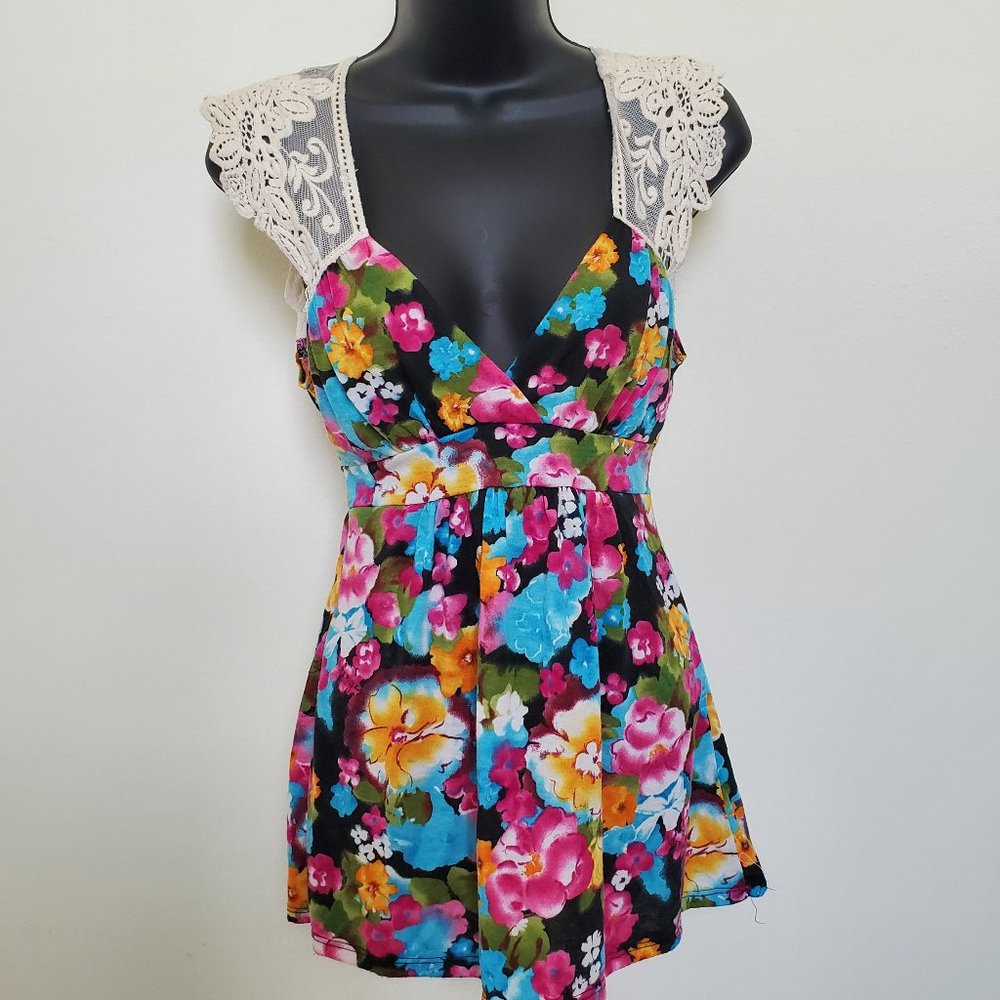 Beautiful Floral Patterned Summer Top